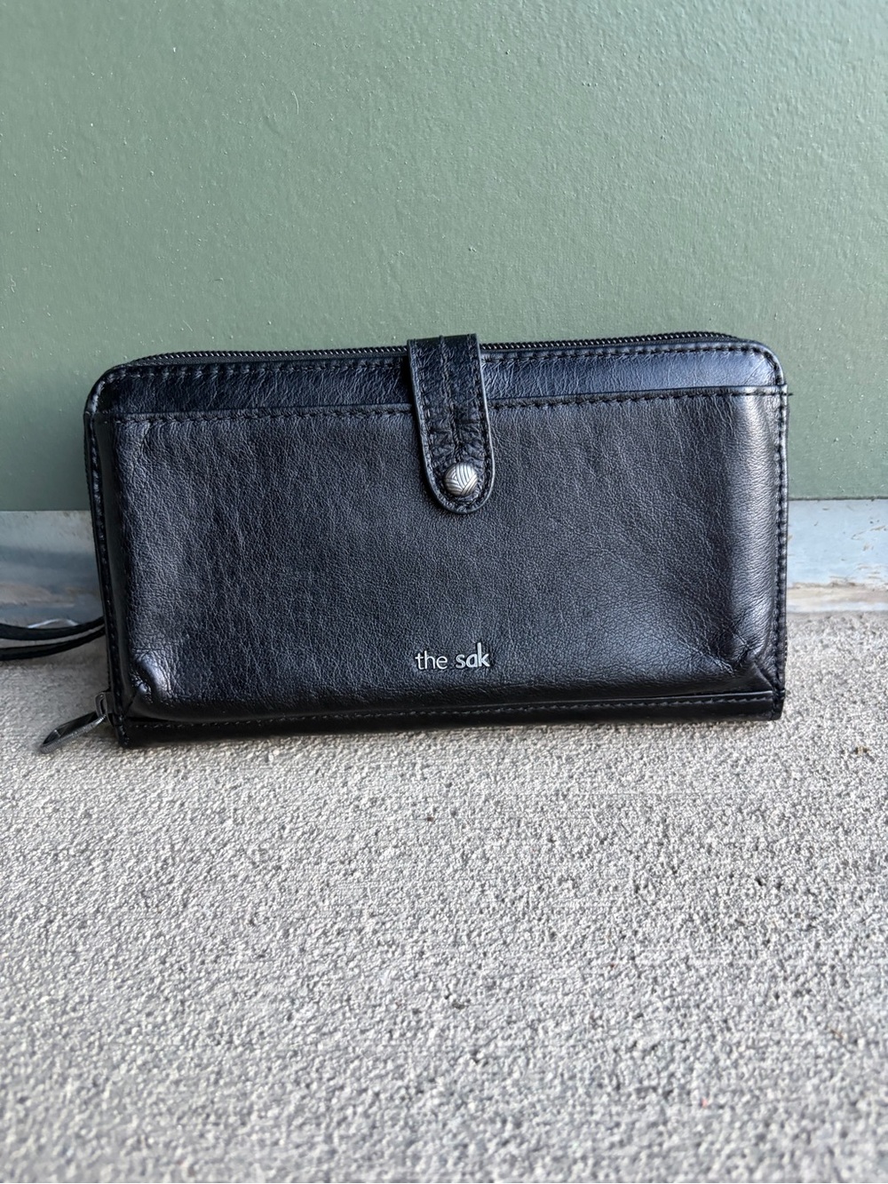 The Sak Black Leather Wristlet Crossbody Wallet Phone Pocket - Picture 6 of 13